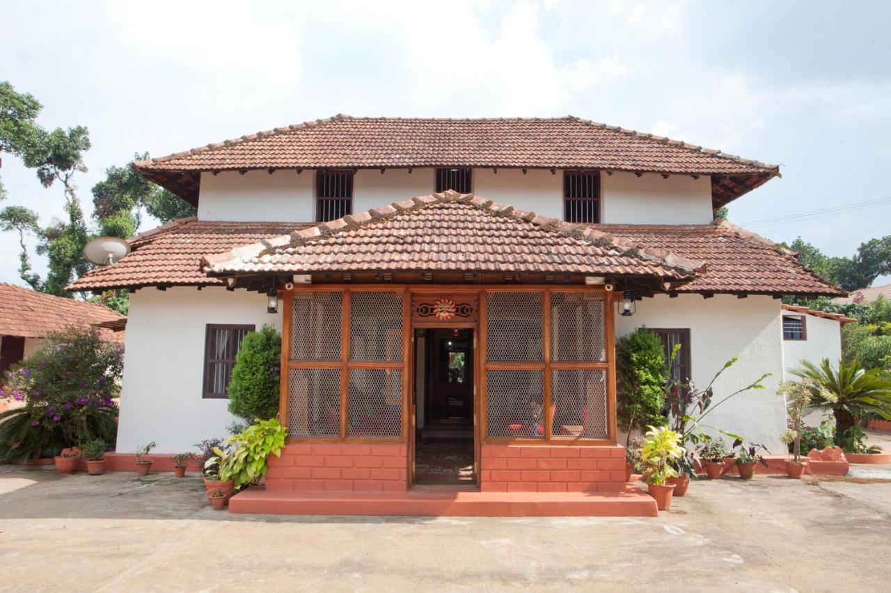 Sardar Bahadur'S Heritage Bungalow Estate Stay Napoklu Exterior photo