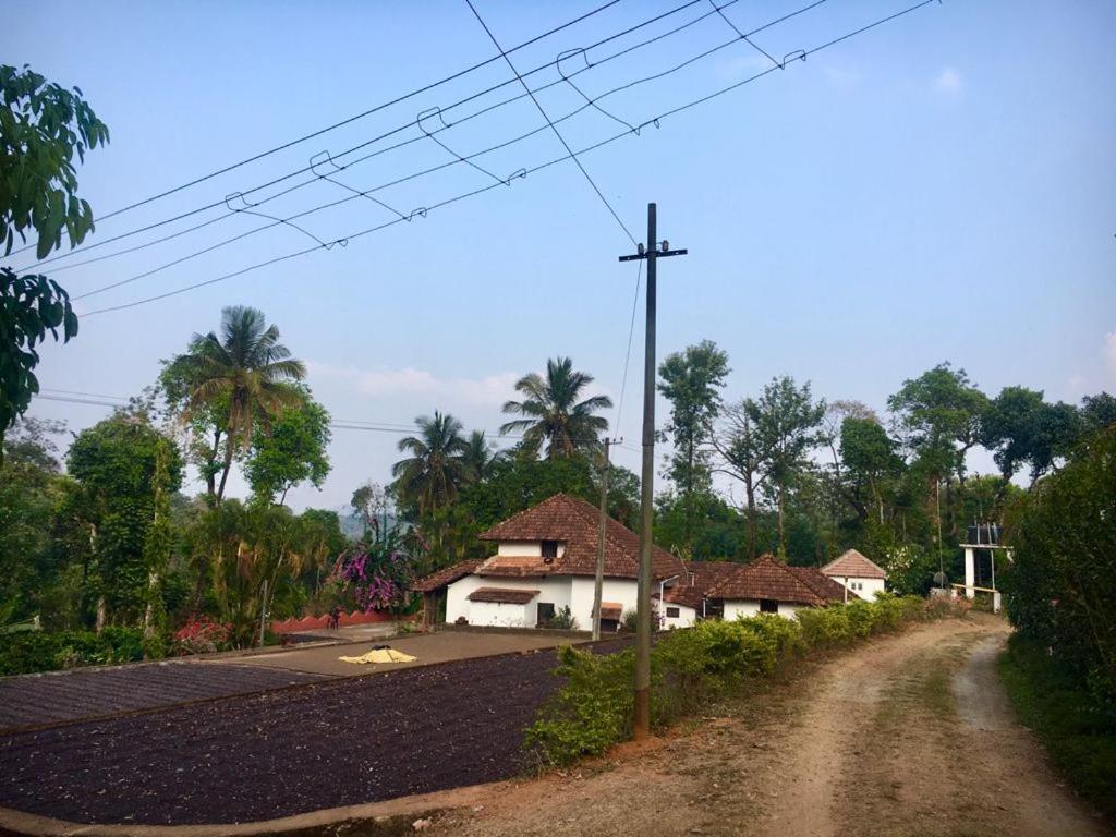 Sardar Bahadur'S Heritage Bungalow Estate Stay Napoklu Exterior photo