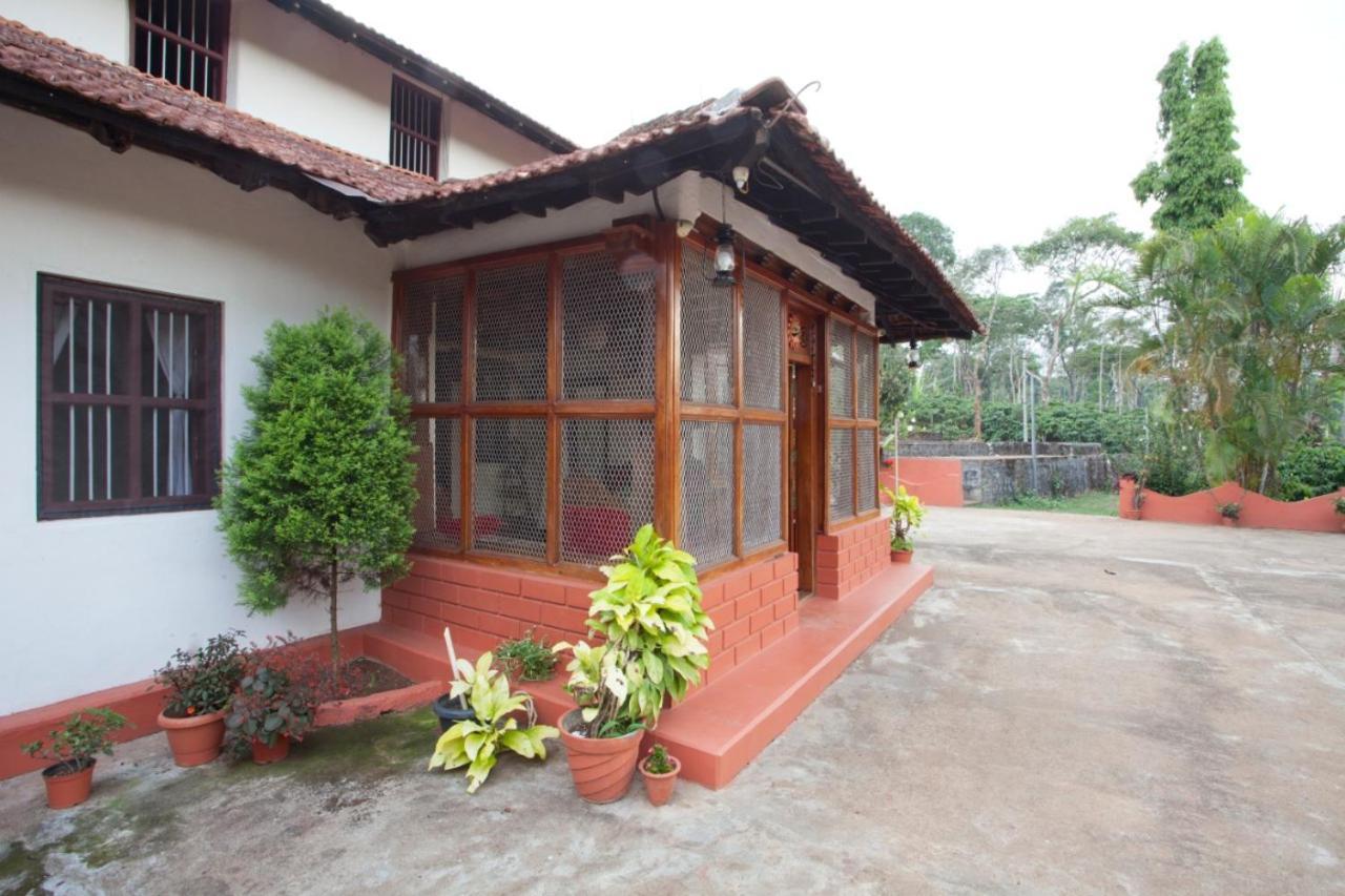 Sardar Bahadur'S Heritage Bungalow Estate Stay Napoklu Exterior photo